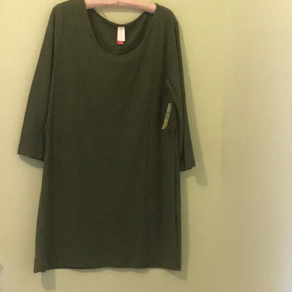 Dark olive colored dress w/ three-quarter sleeves
